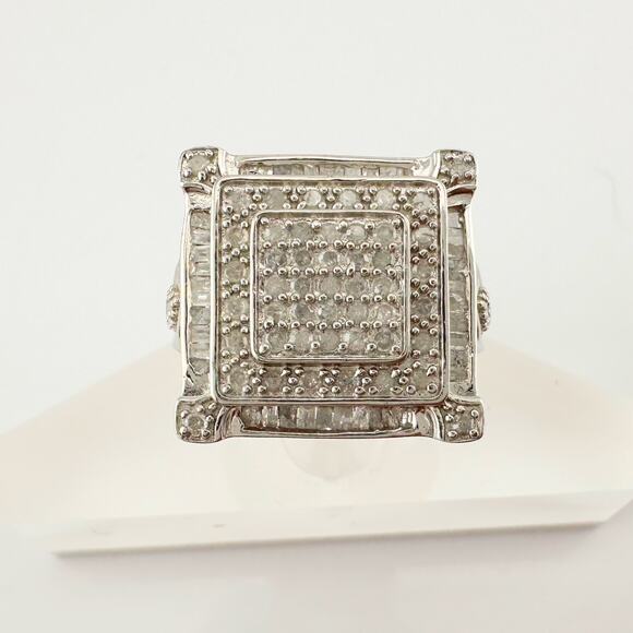 Elegant Princess Cut 1.00 Carat Diamond Ring - Size 7.25 - Picture 9 of 16